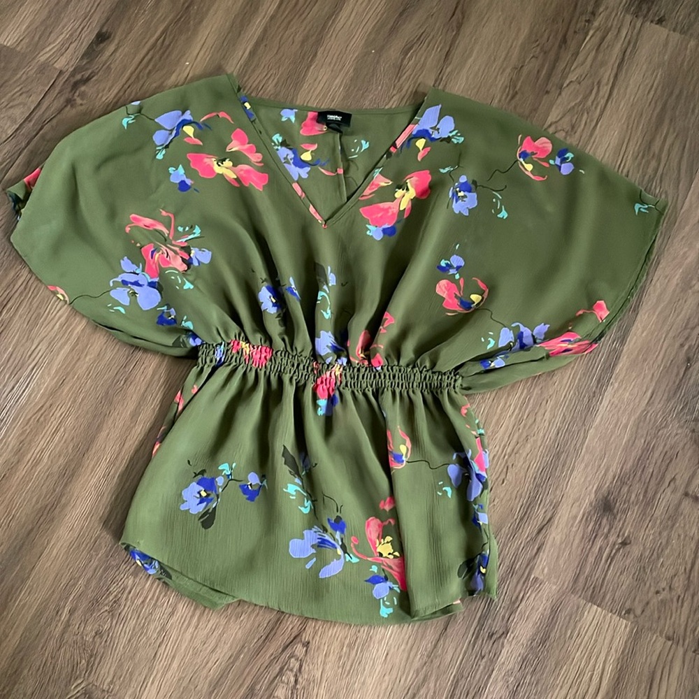 Wabi flowered Women Blouse Size Small NWOT